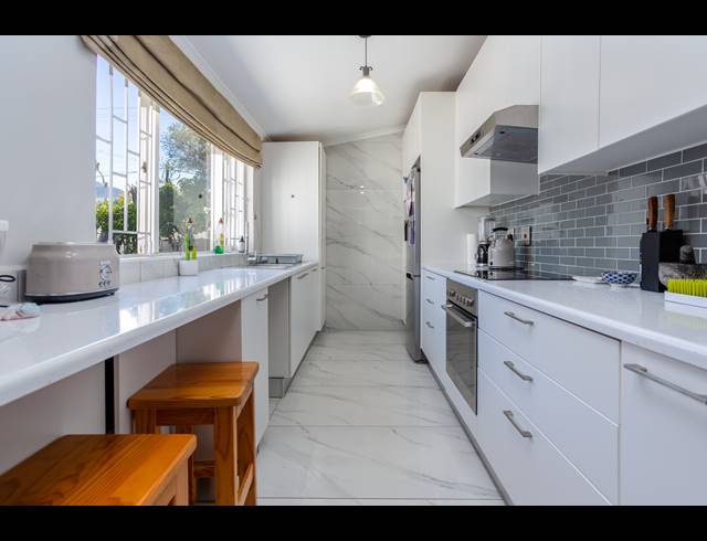 2 BEDROOM HOUSE RENTED IN HARFIELD VILLAGE